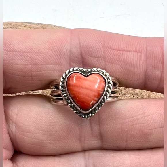 Navajo Native American Handmade Sterling Silver Spiny Oyster Heart Ring 7 - Picture 3 of 7